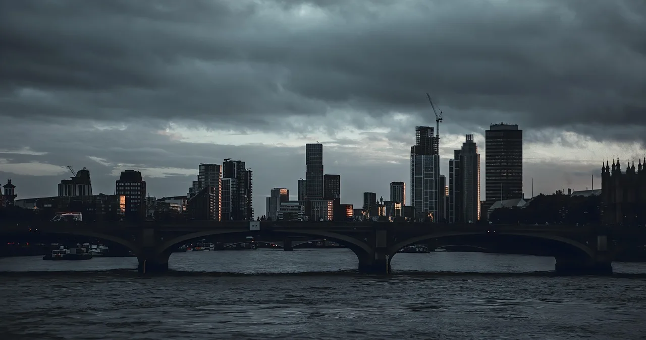 london, skyline, river, bridge, sunset, city, london skyline, city skyline, nature, skyscrapers, buildings, urban, cloudy, england, sky, moody, dusk